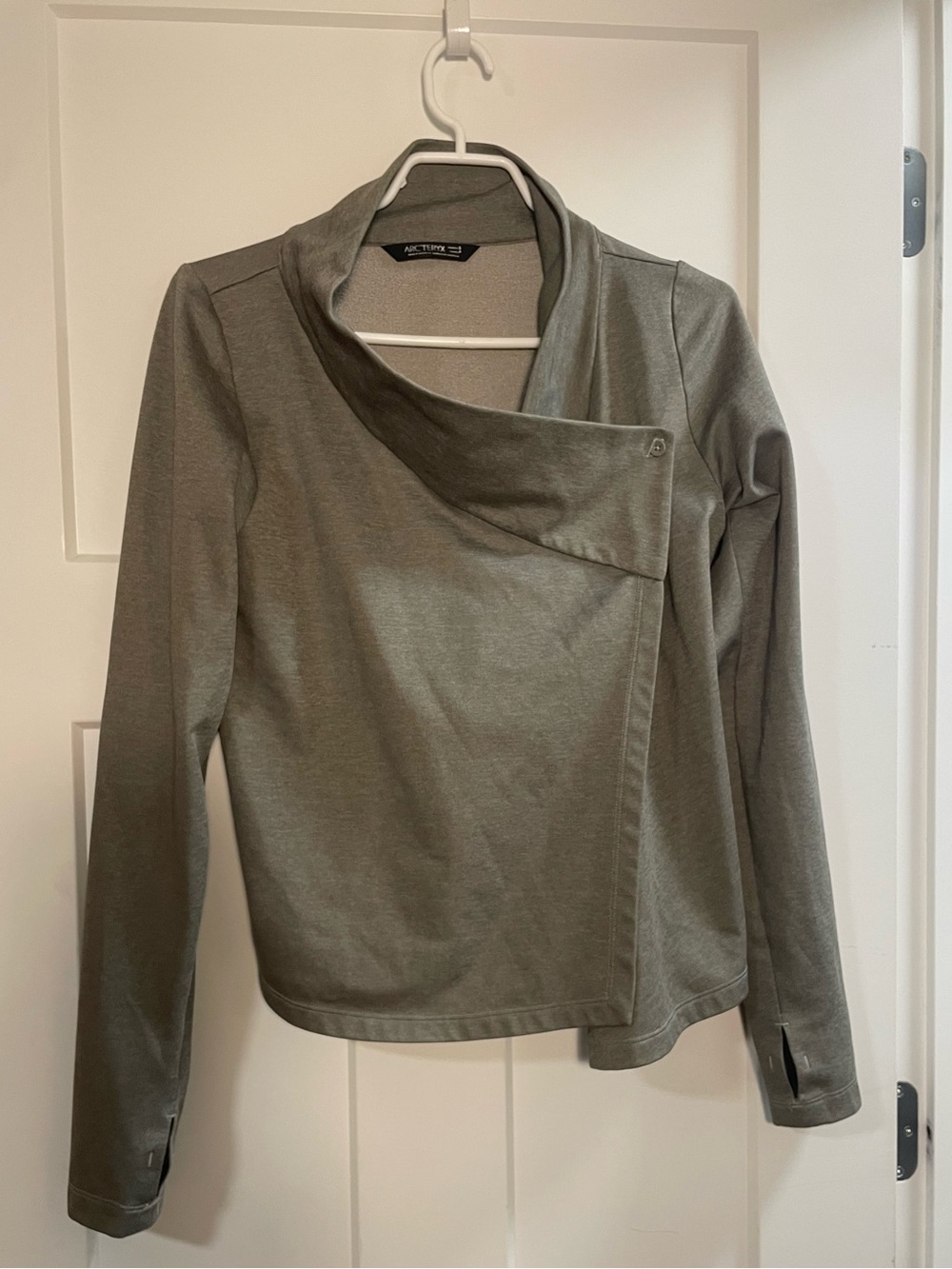 Arc'teryx Women's Heather Light Gray Sweater